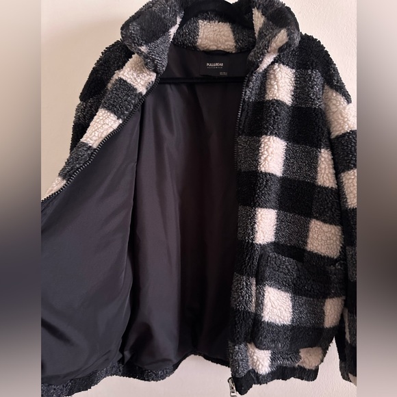 Pull & Bear Black and White Checkered Teddy Jacket Size Large - Picture 4 of 6